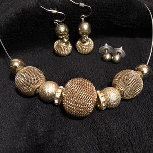 😽 Necklace & Earrings set